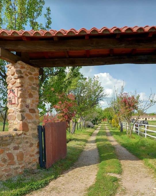 Granja De Cantarinas Ciudad Rodrigo Exterior photo